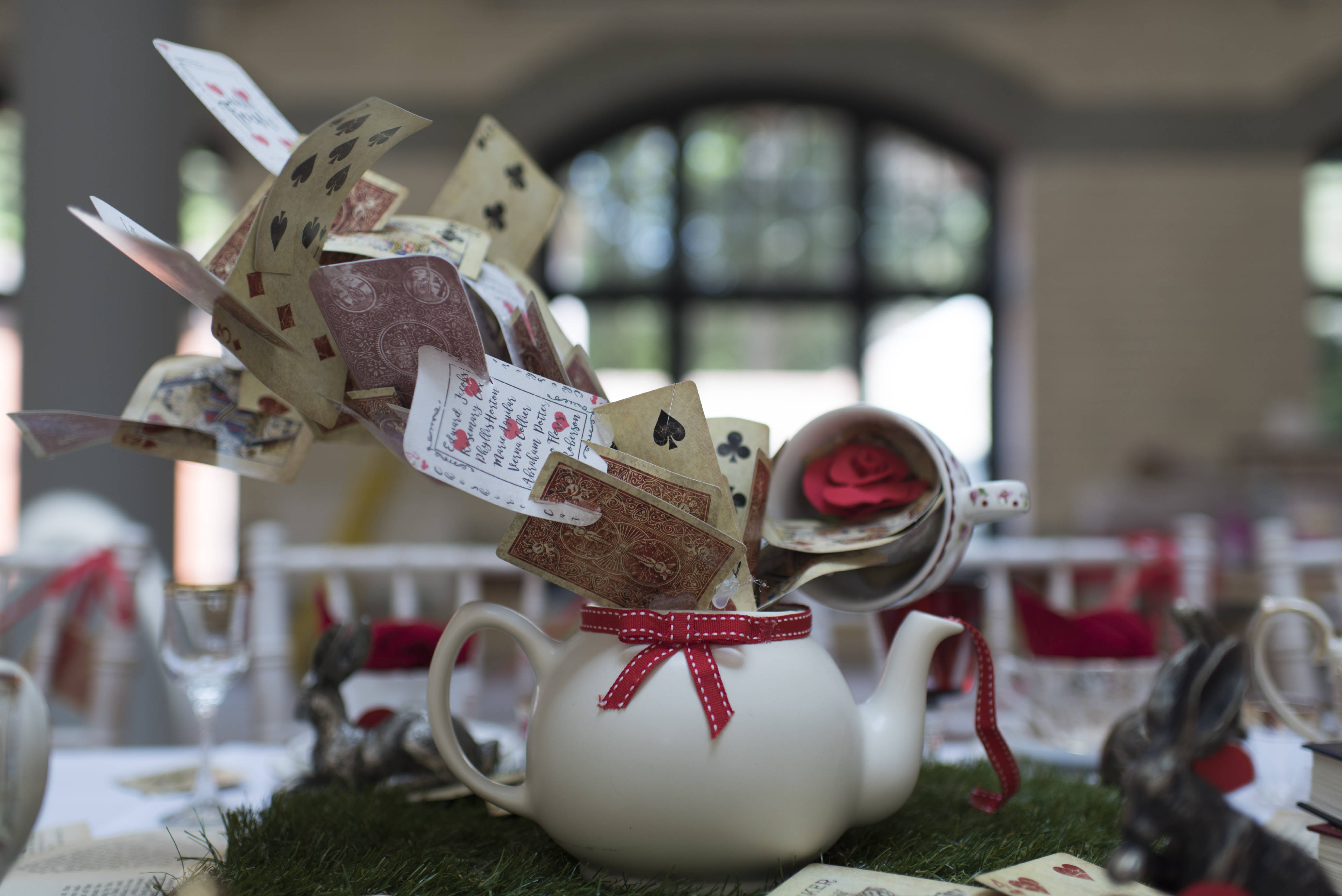 Alice in Wonderland wedding inspiration - exploding teapot - cards - alternative and unconventional wedding
