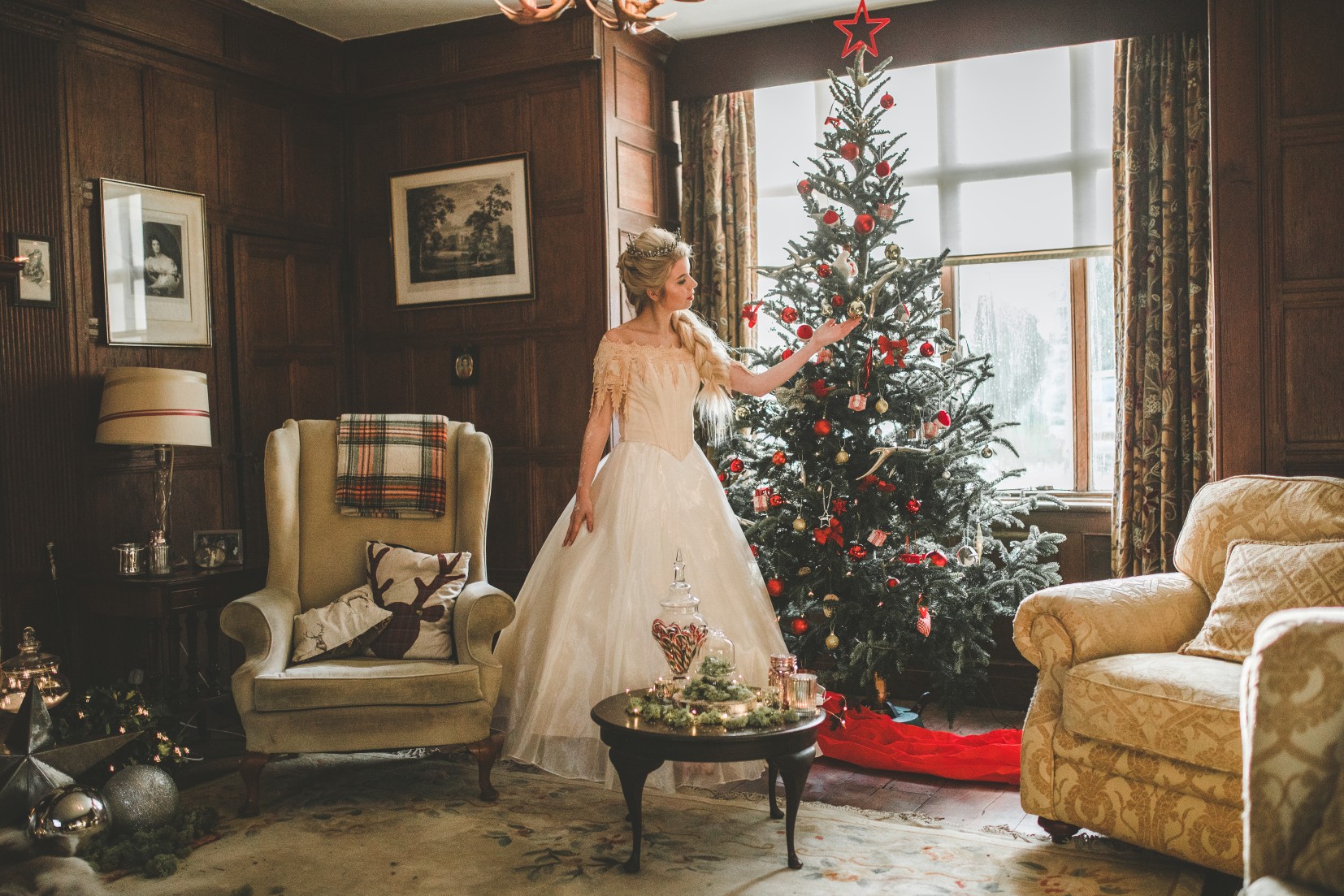 Christmas wedding - Victoria Taylor-Christmas Fairy-Laura Beresford Photography- tree (2)