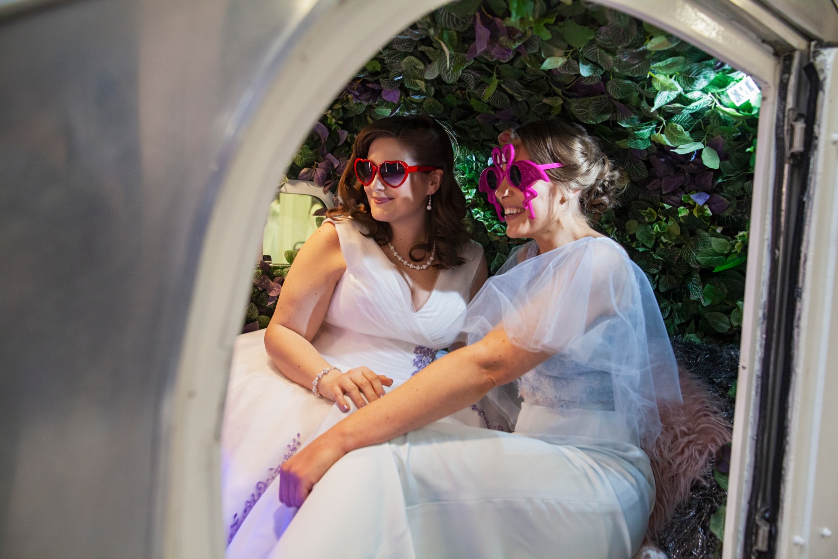 How to plan a festival wedding - photobooth - the pixie booth - stephanie butt photography