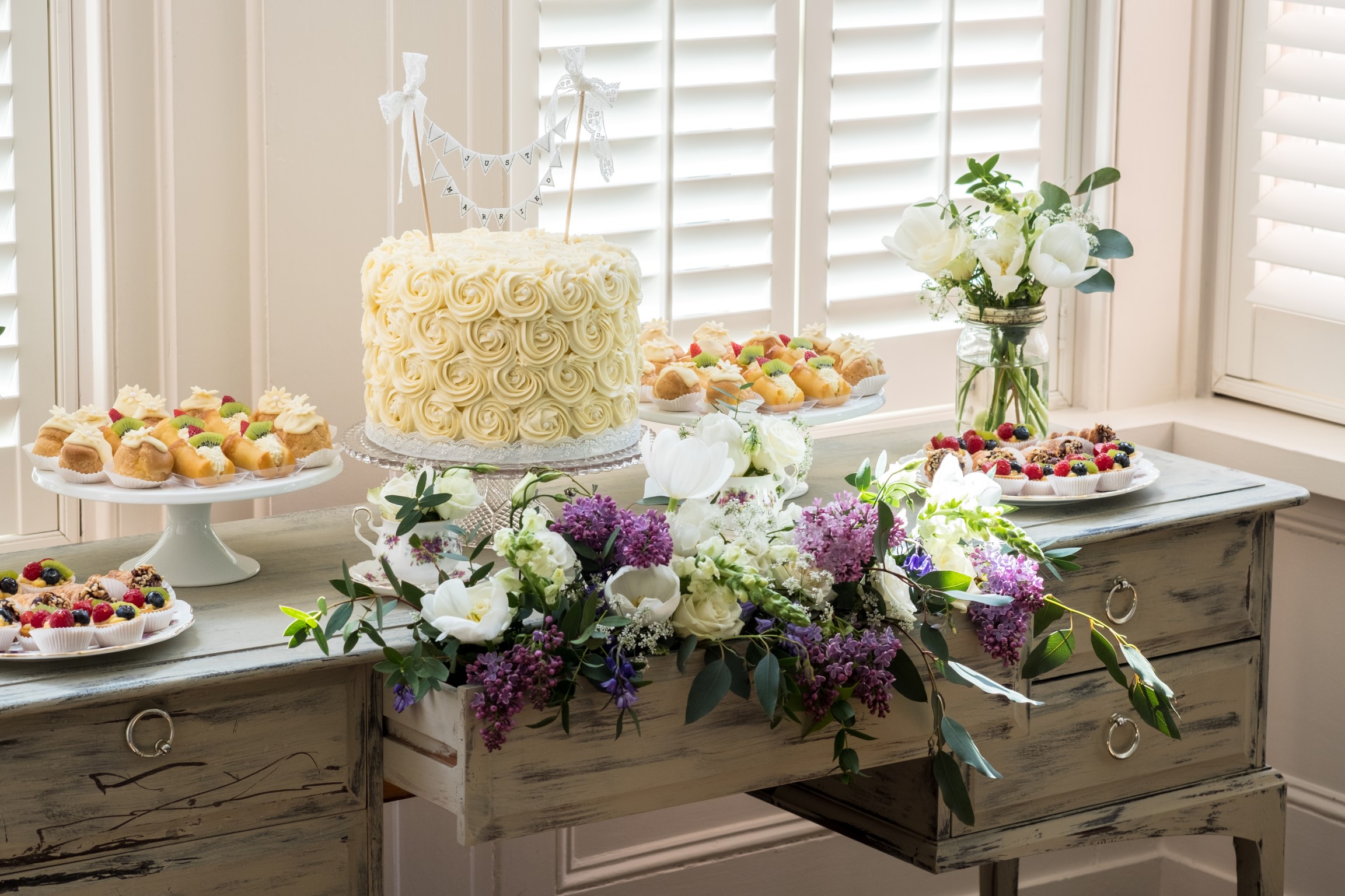 Pasticceria Lorena- wedding Dessert Table- unconventional wedding- italian deserts- wedding cake