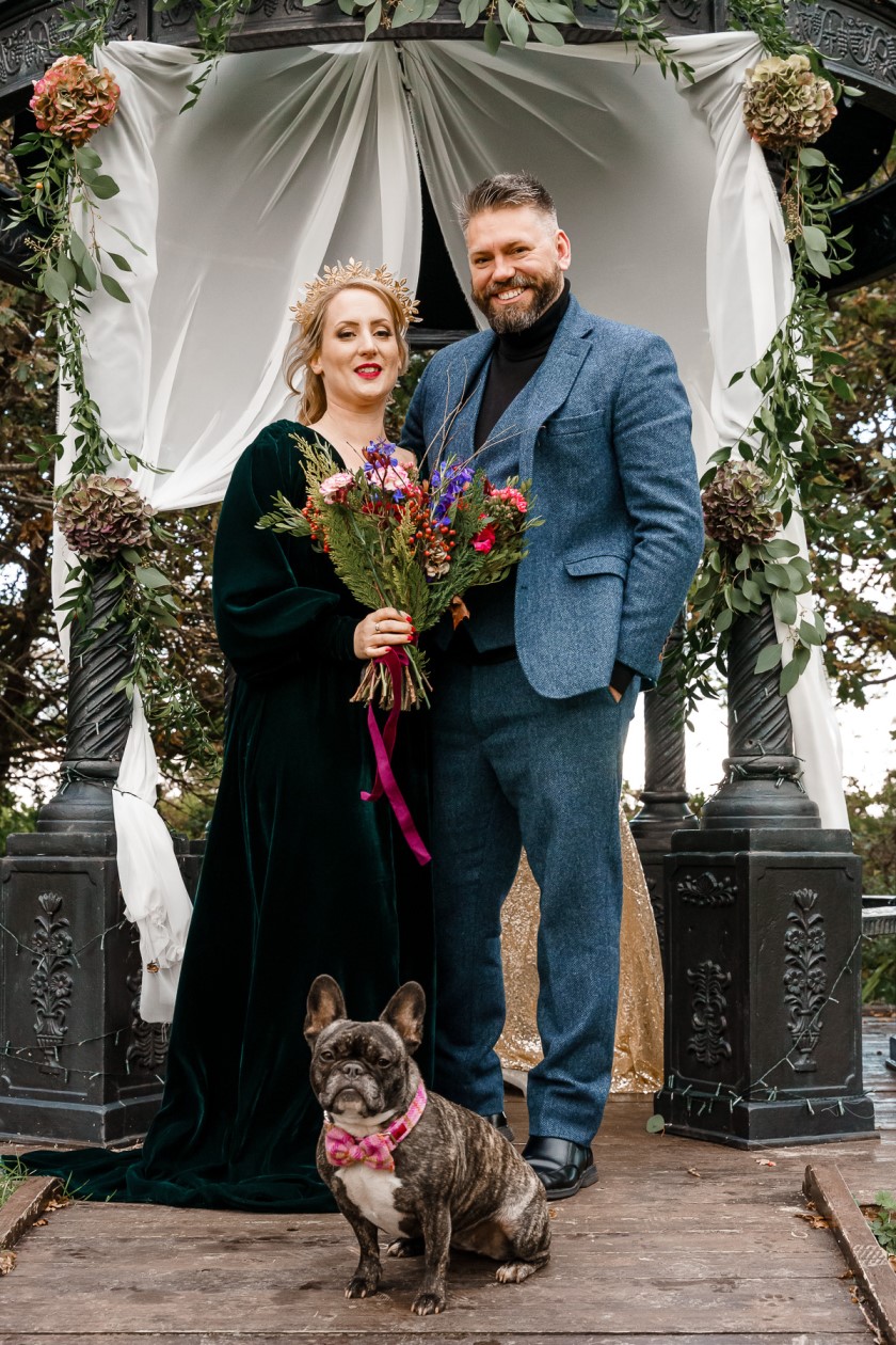 dog friendly wedding- dogs at weddings- katherine and her camera- dog wedding accessories-unconventional wedding- wedding planning advice- pets at weddings- wedding photo with dog-2