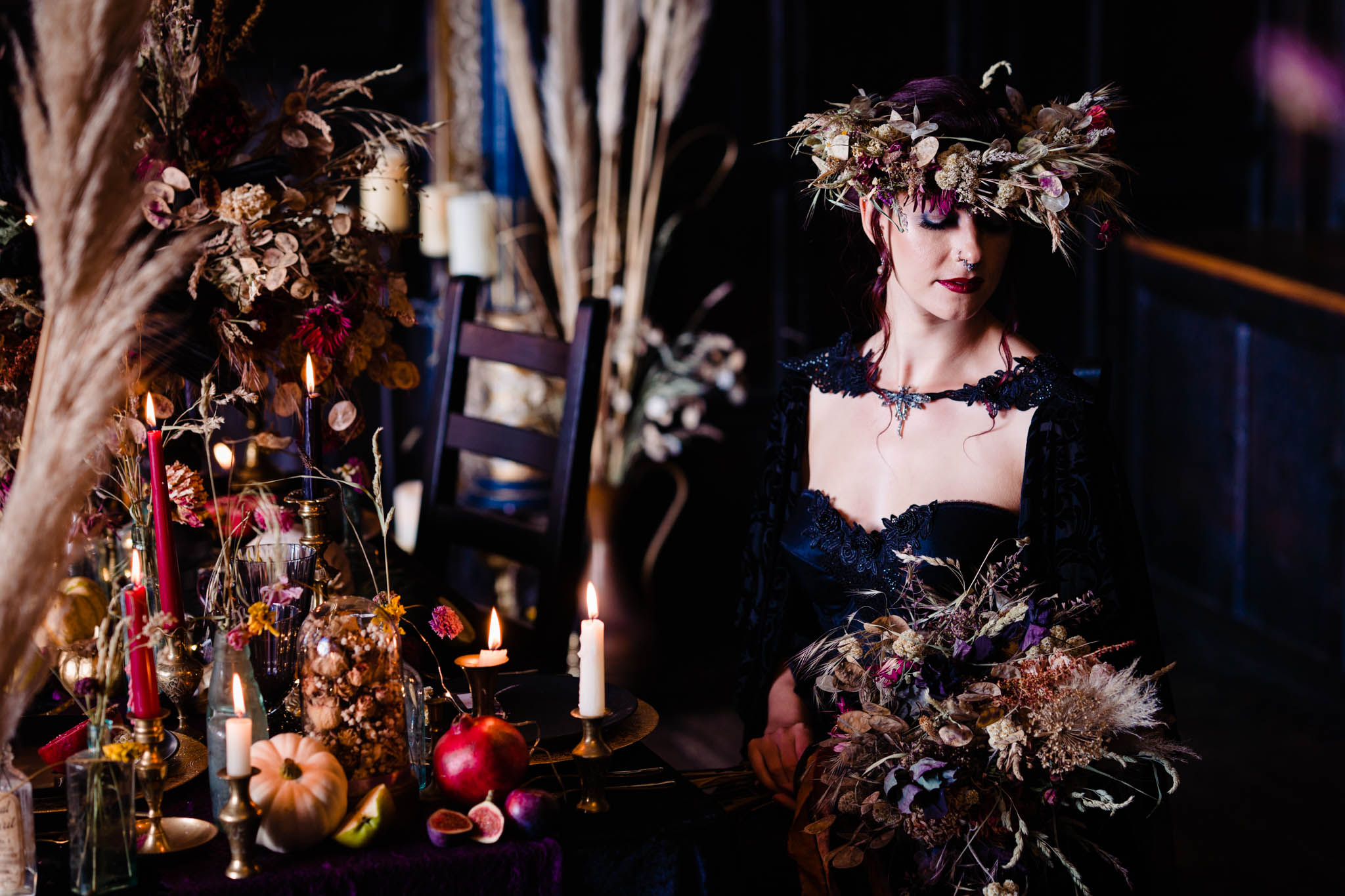 autumn wedding - gothic wedding - dark wedding - autumn wedding flowers - dried flower wedding decor - wedding flower crown