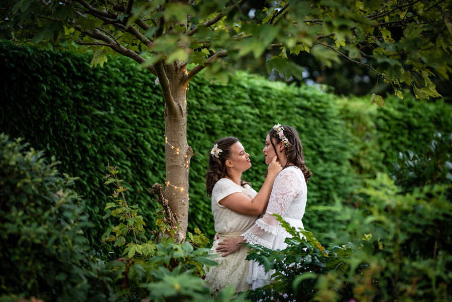 garden micro-wedding - cottagecore wedding - simple elopement - romantic garden wedding - small wedding inspiration - romantic outdoor wedding