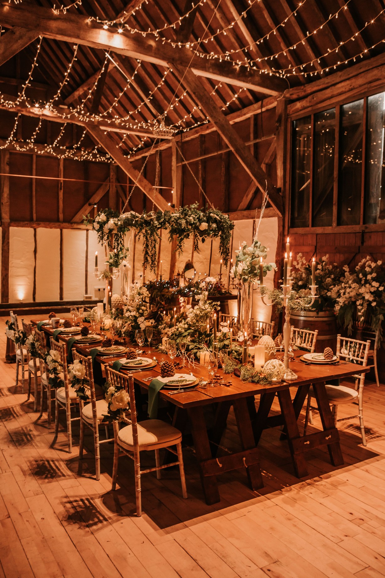enchanting winter wedding - cosy wedding decor - barn wedding styling - rustic luxe wedding