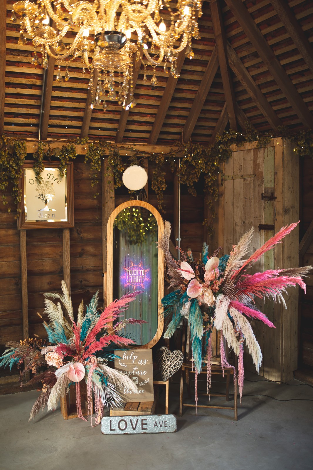 unique barn wedding - interactive wedding mirror - alternative wedding entertainment - unique wedding flowers