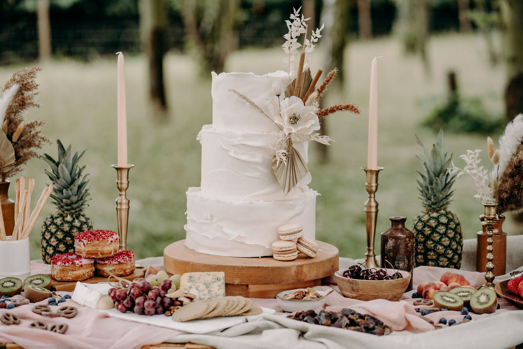 sustainable boho wedding - simple wedding cake - wedding desert table - wedding grazing table - unconventional wedding