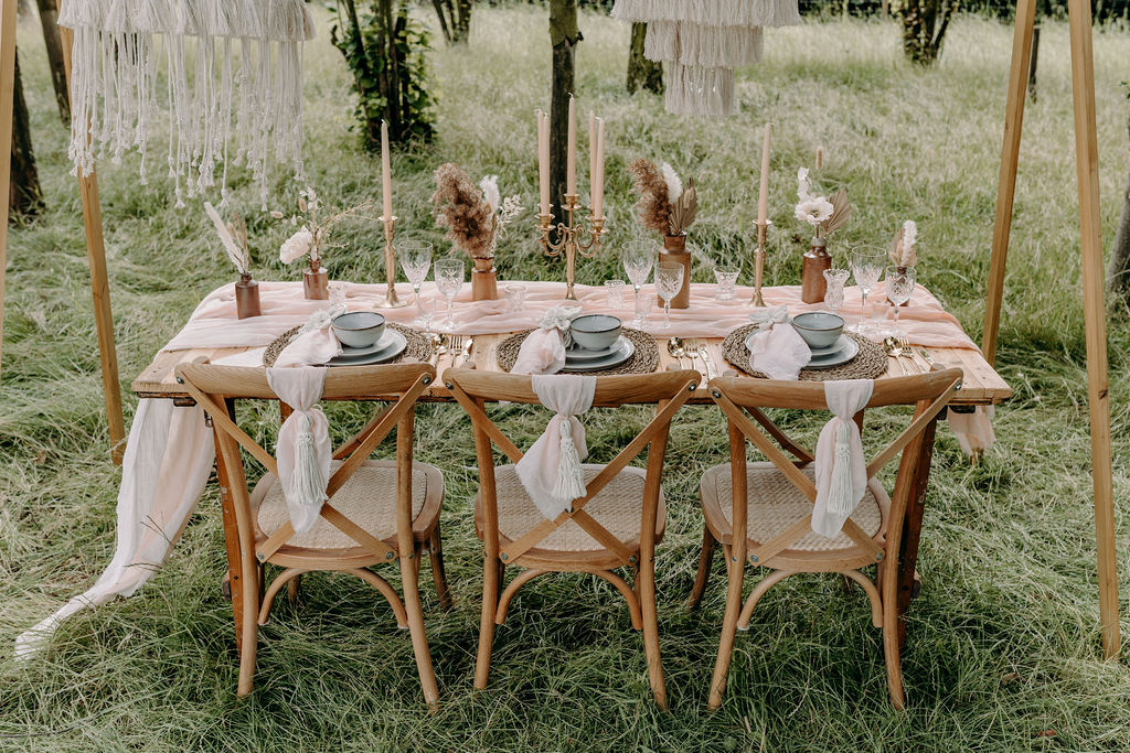 bohemian wedding table - eco friendly wedding - sustainable wedding - vintage wedding styling - unconventional wedding