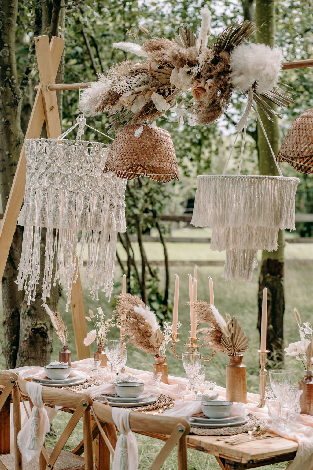 sustainable boho wedding - bohemian wedding styling - boho wedding decor - outdoor elopement styling - Unconventional Wedding - alternative wedding