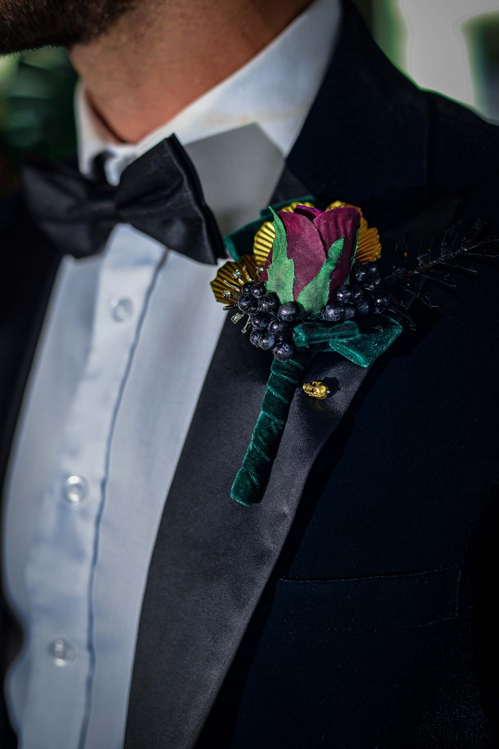 alternative luxe wedding - slytherin wedding - gothic wedding - alternative wedding - alternative wedding buttonhole