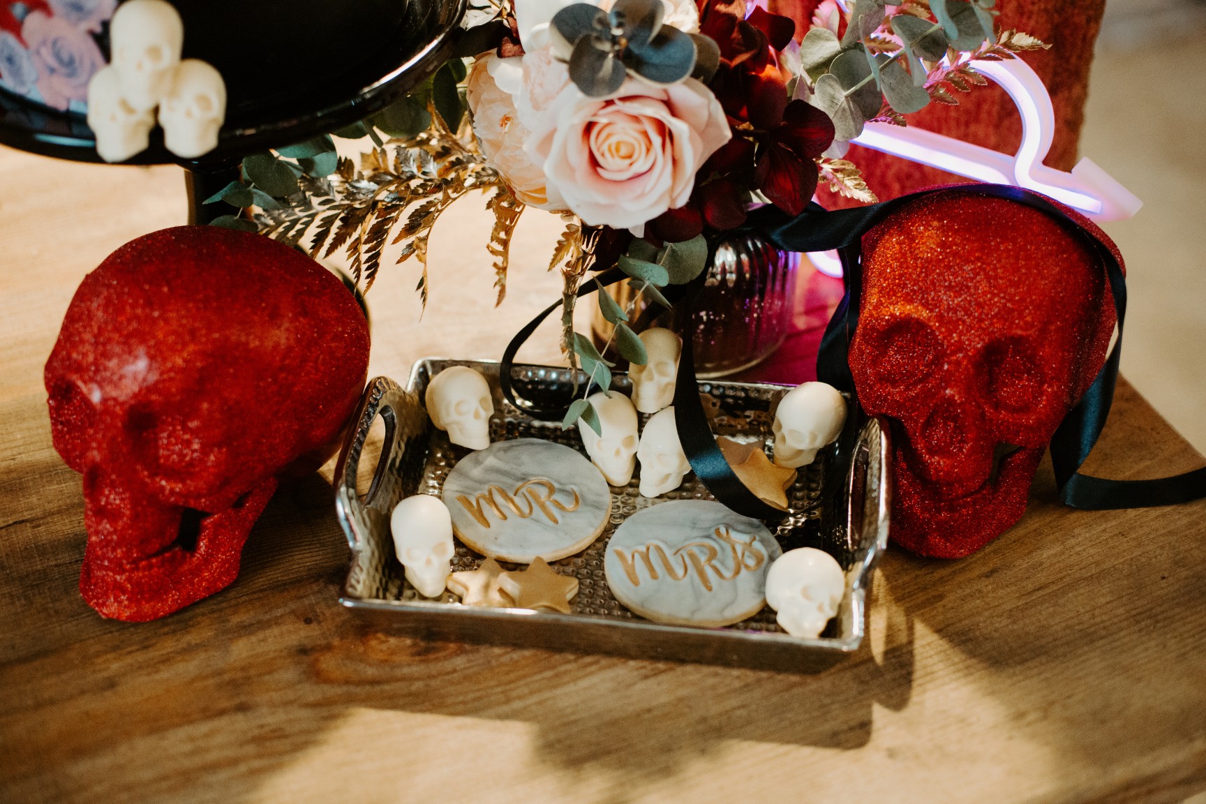 rock and roll wedding - edgy wedding inspiration - mr and mrs cookies - skull wedding decor - edgy wedding decor
