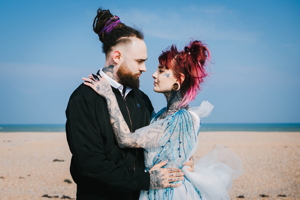 Road trip wedding inspiration - beach wedding inspiration - alternative couple wedding - outdoor wedding