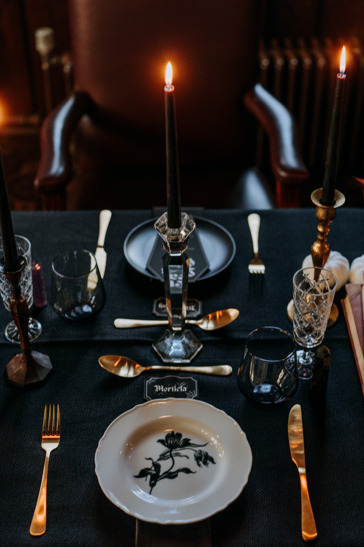 gothic wedding table decor - black wedding decor - gothic wedding stying