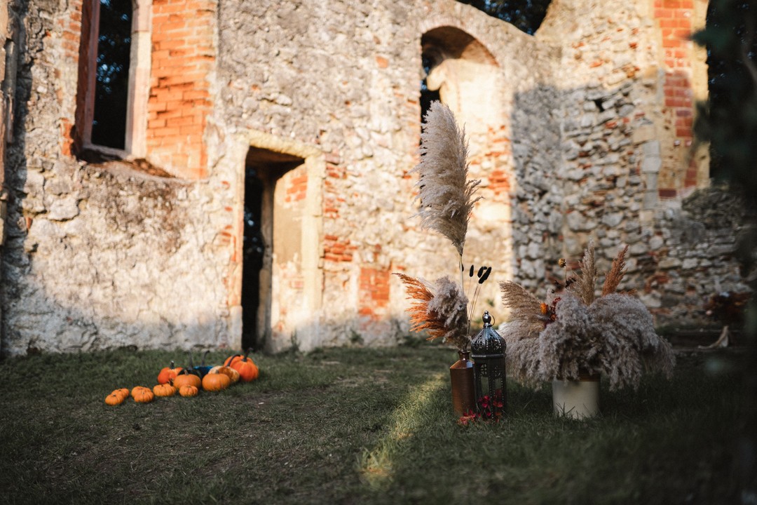 autumn elopement wedding ideas - boho wedding ceremony styling