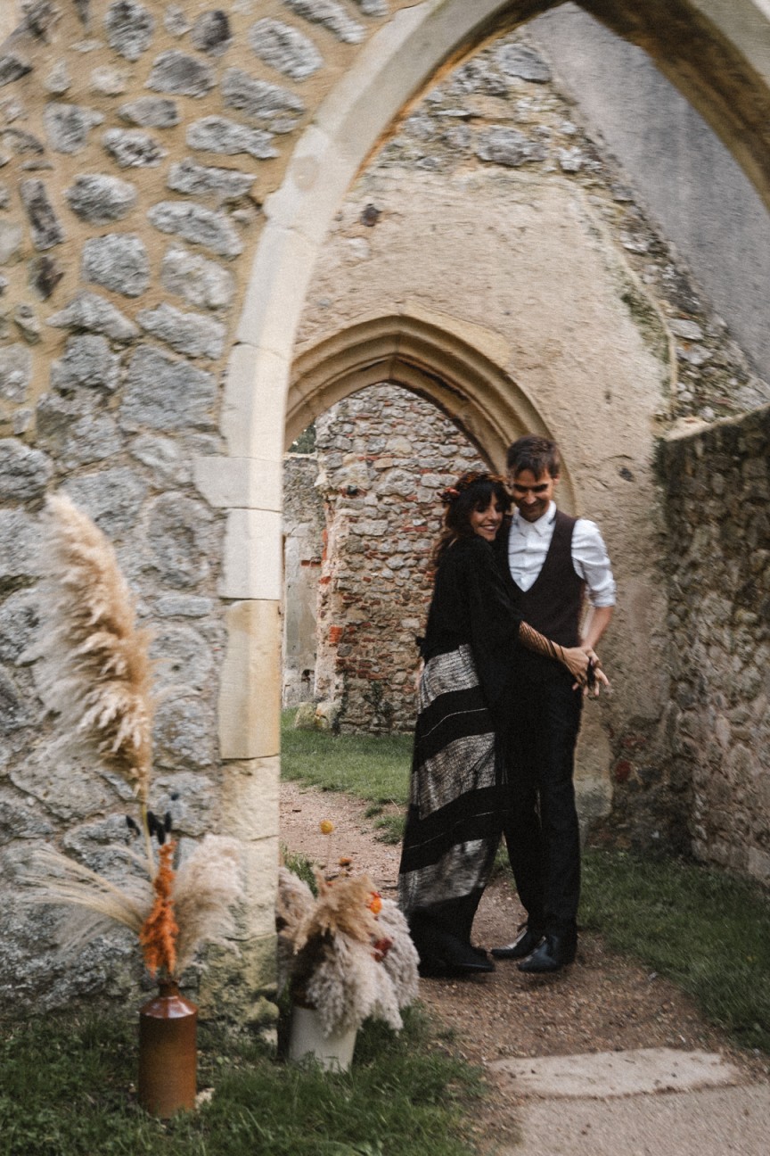 autumn elopement wedding - couple dancing with pampas grass wedding styling