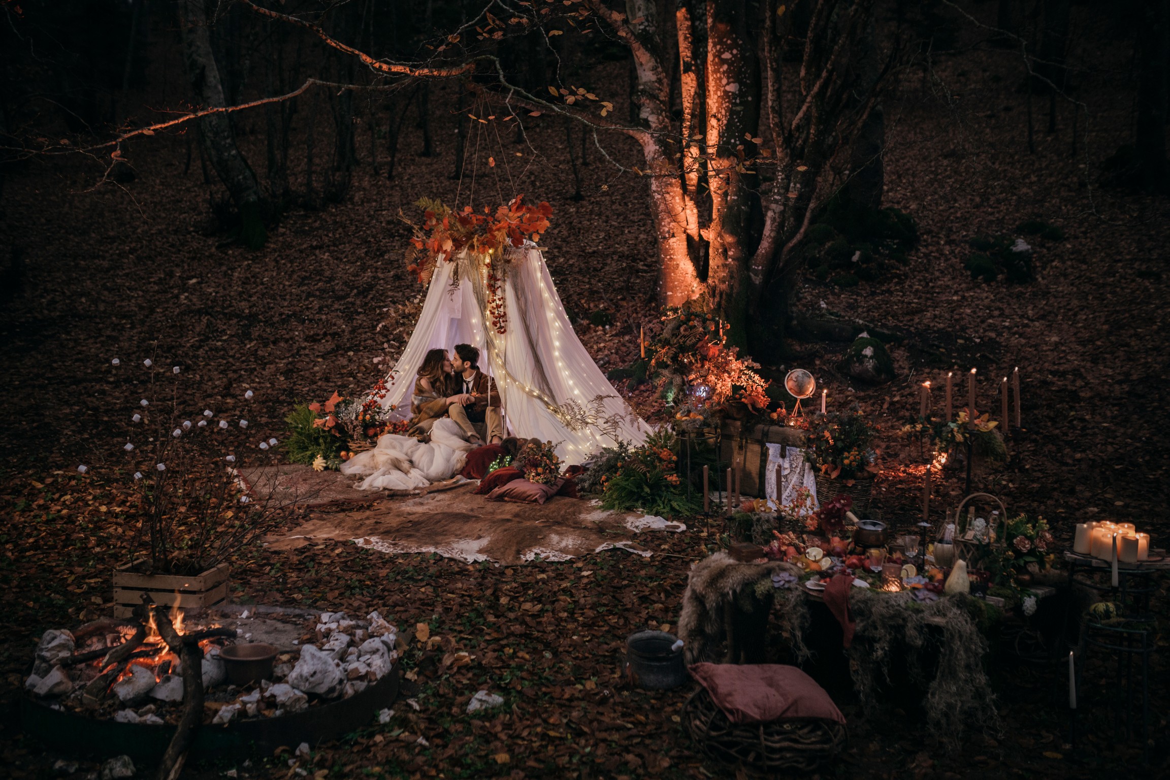 forest micro wedding styling - outdoor wedding ideas - forest wedding inspiration - nature wedding