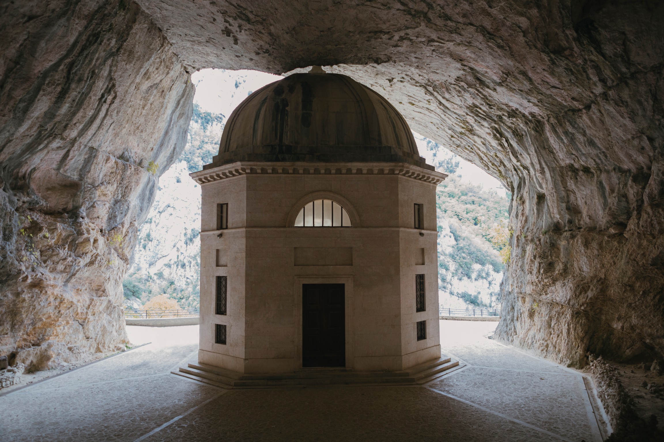 outdoor wedding italy - adventure wedding ideas - unconventional wedding