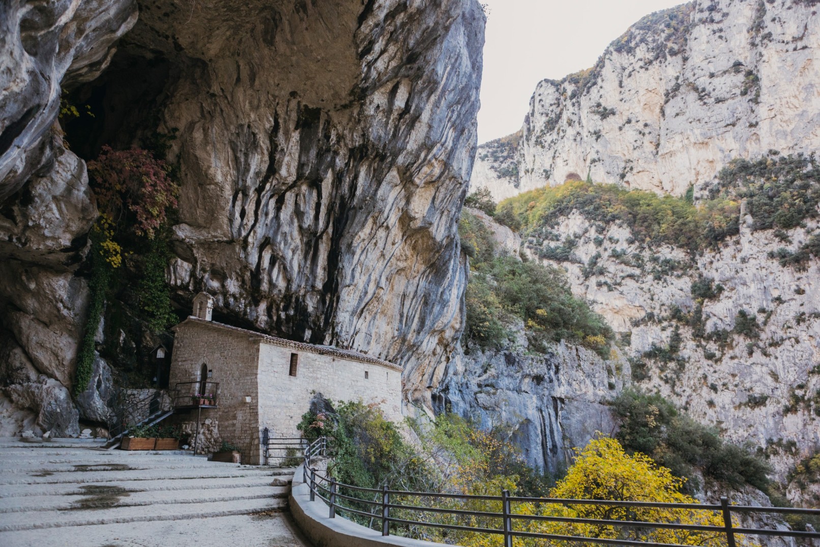 outdoor wedding ideas - mountain wedding in italy - unconventional wedding