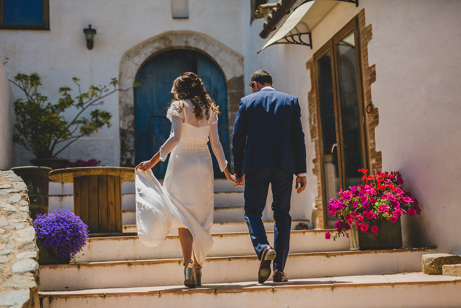 unique wedding in tarragona, spain - real wedding inspiration - unconventional wedding