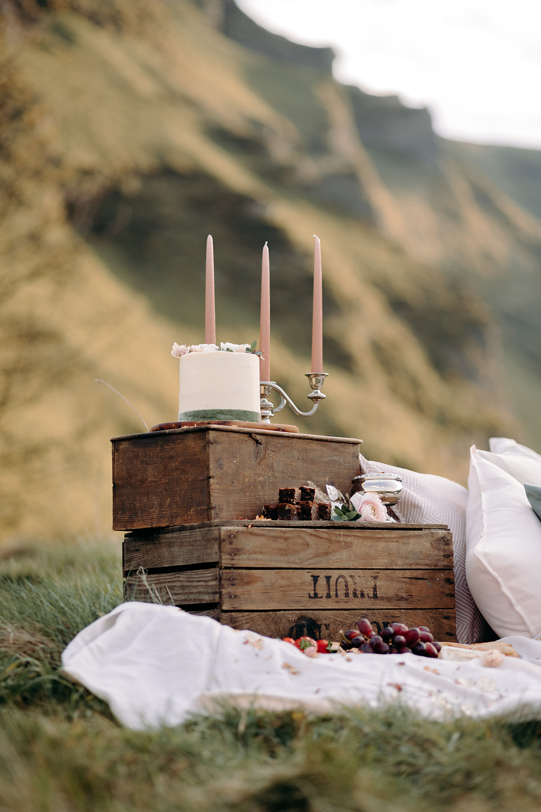 small wedding cake - countryside elopement ideas - bohemian elopement styling