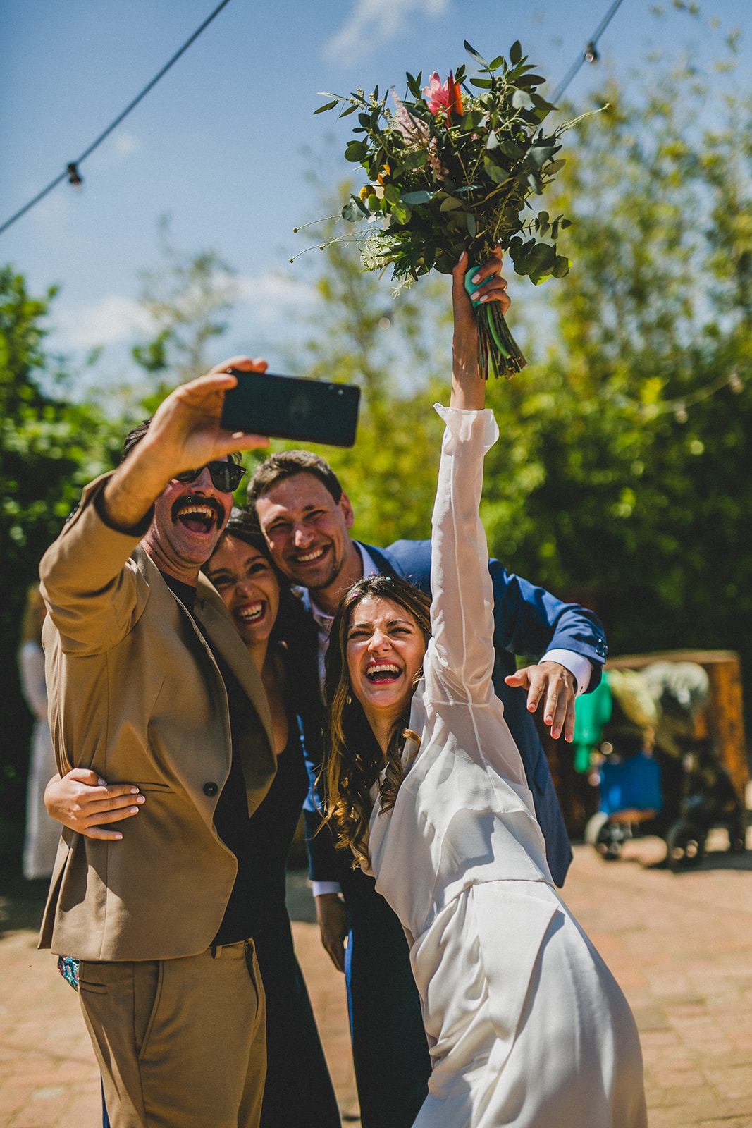 festival wedding in tarragona - fun wedding inspiration - party wedding