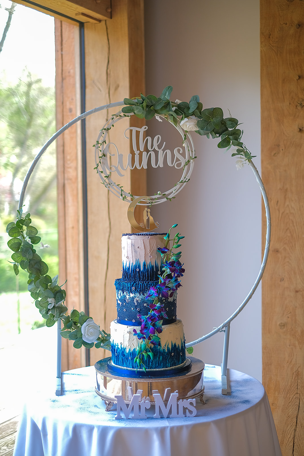 galaxy wedding cake - blue and white wedding cake - unique wedding cake