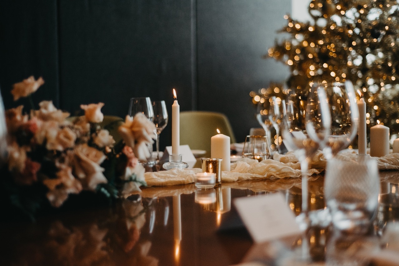 city christmas wedding dinner with christmas tree and candle decoration