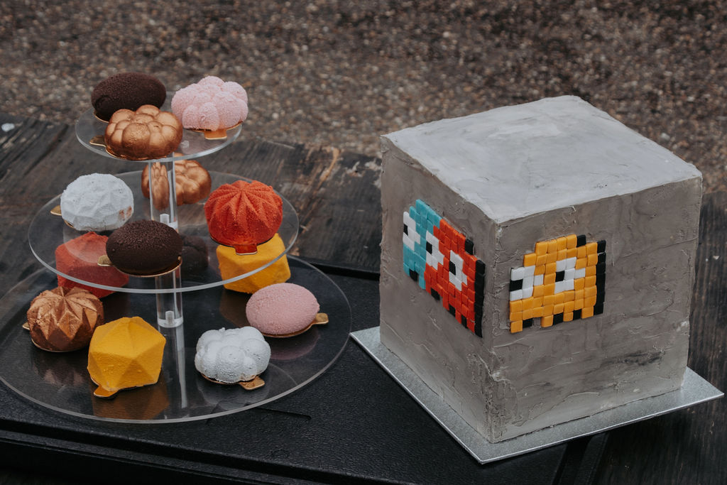 alternative pac -man wedding cake. funky french gamers wedding cake