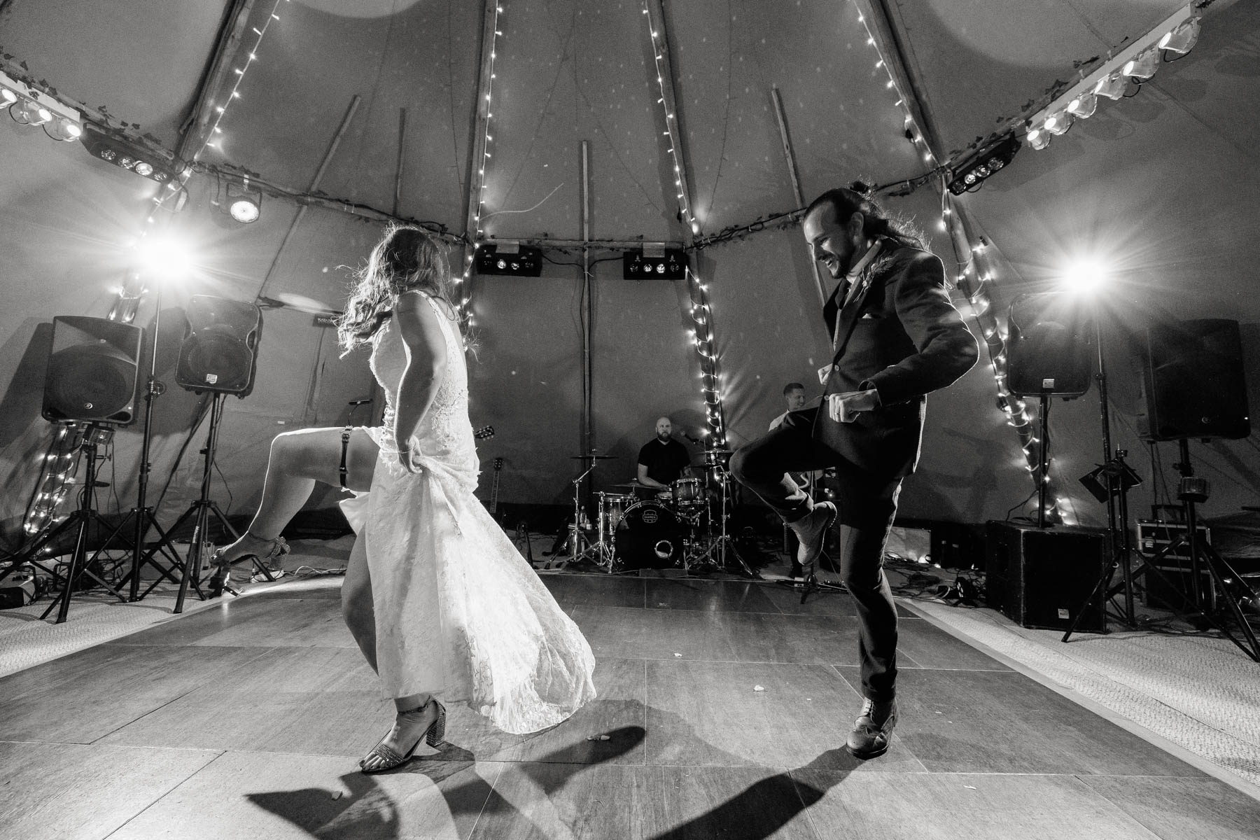 bride and groom performing a choreographed first dance