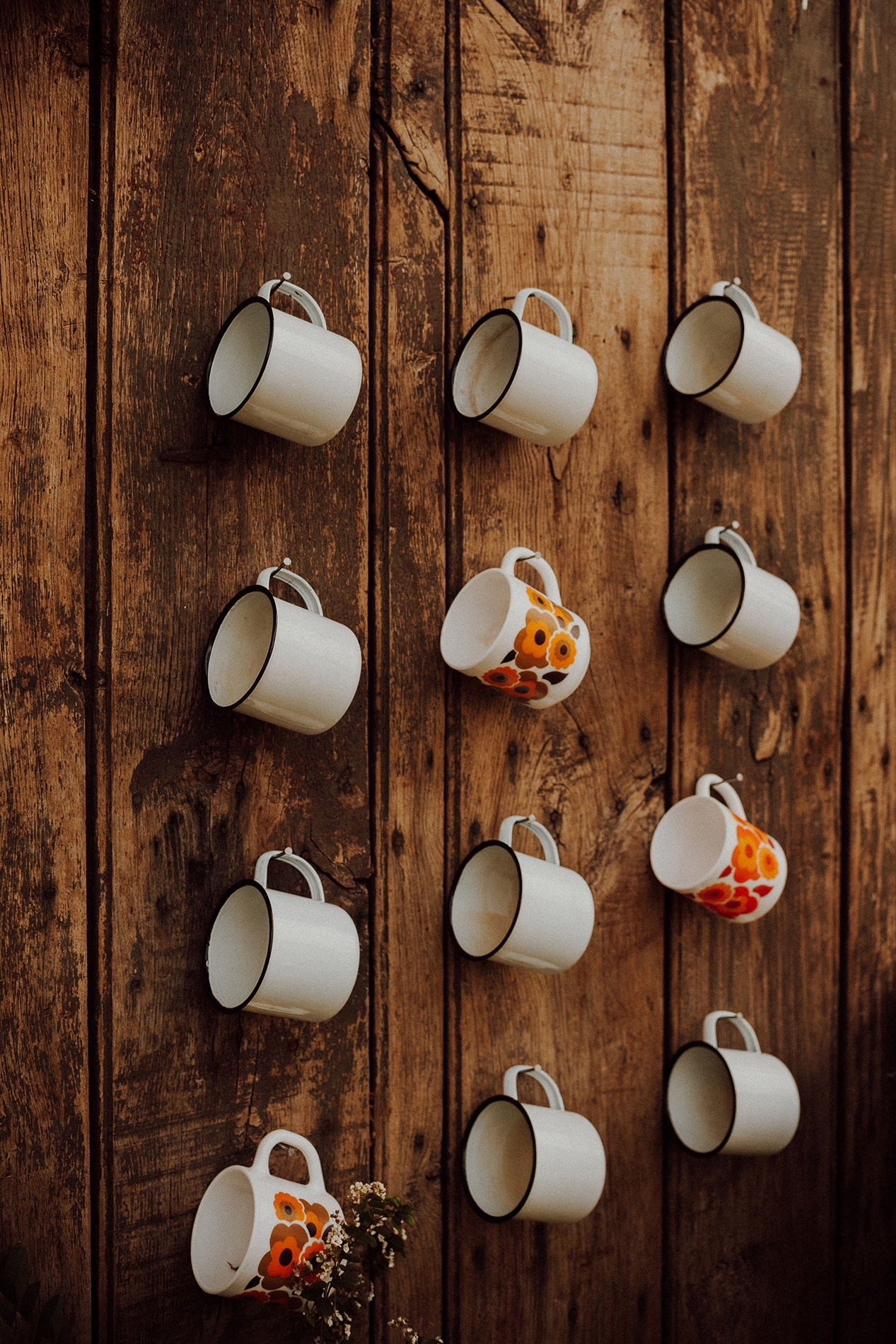 camping mugs as wedding favours for summer camp wedding