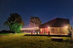 oxfordshire northamptonshire rustic wedding venue. The wedshed at glamping thorpe