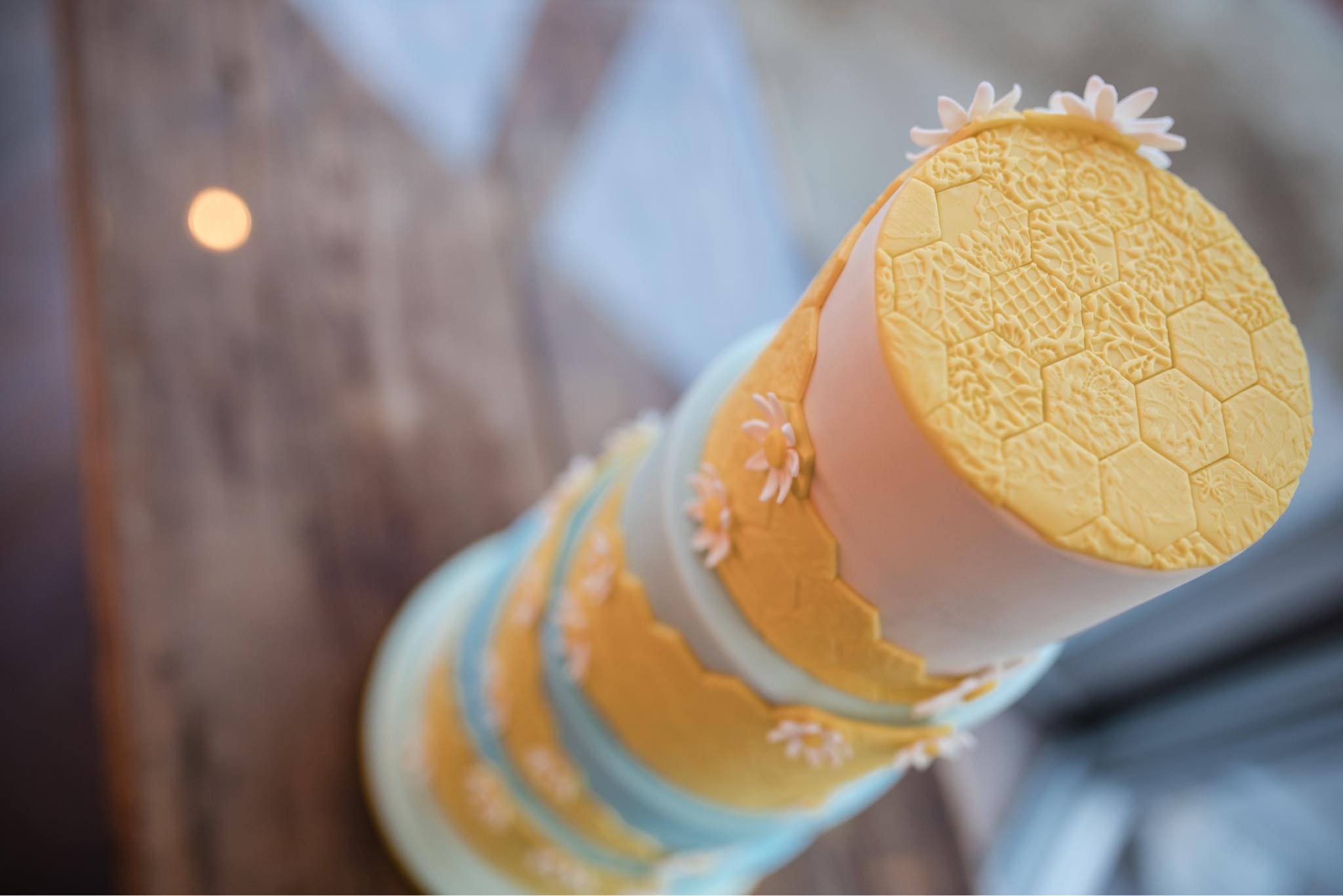 bee themed cake bee friendly wedding ideas