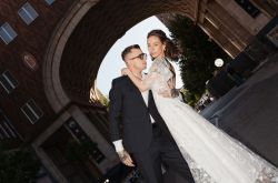 image of alternative newlywed couple, taken by destination wedding photographer paulina hindy photography in italy and austria