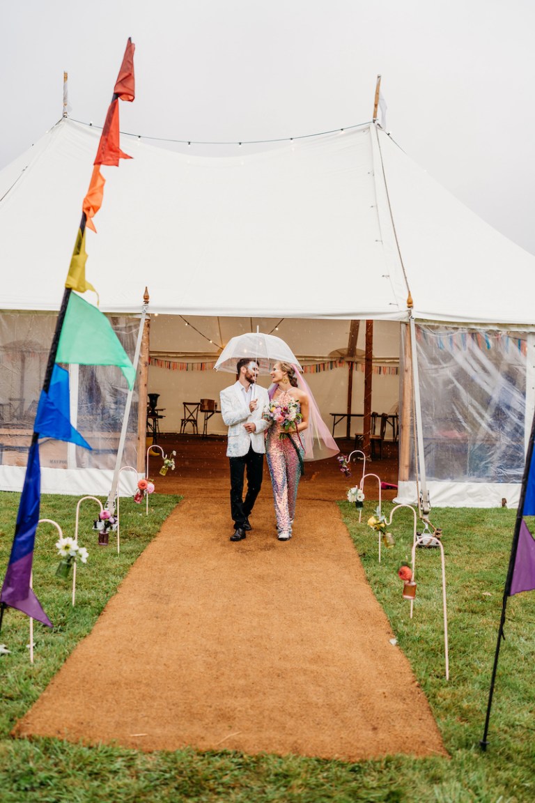 A Colourful Outdoor Glitter Festival Wedding ⋆ Unconventional Wedding