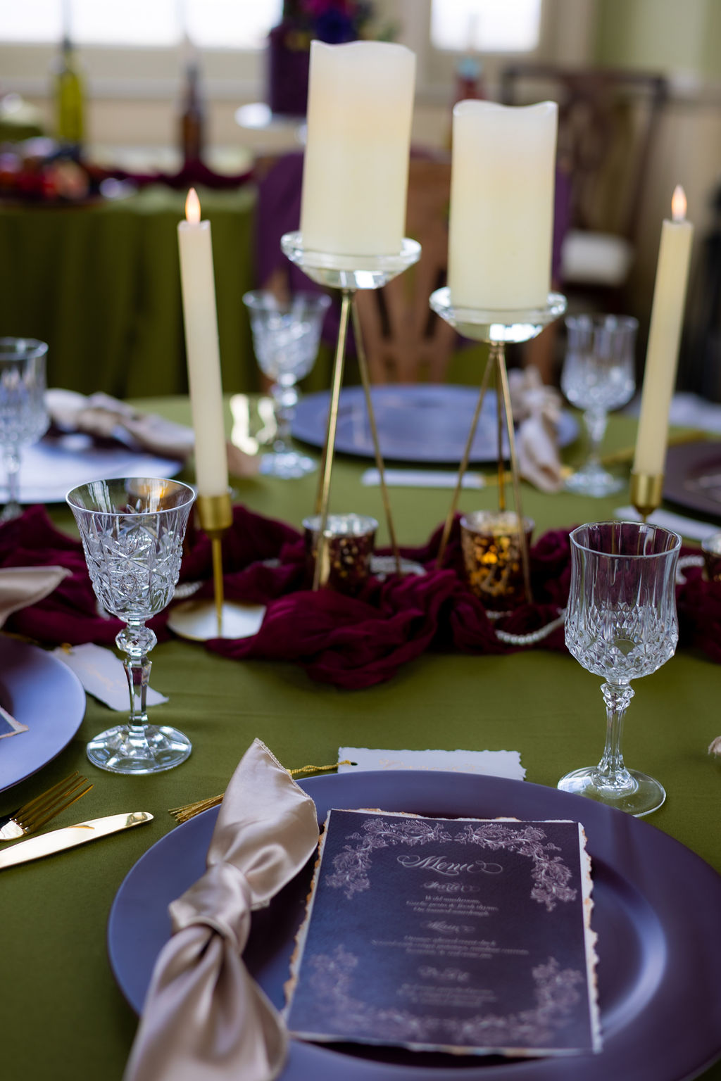 detail shot of green and purple wedding breakfast table